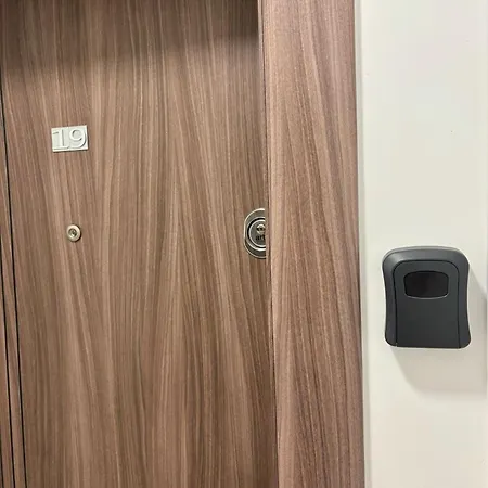 Iris By Meraki & Apartman